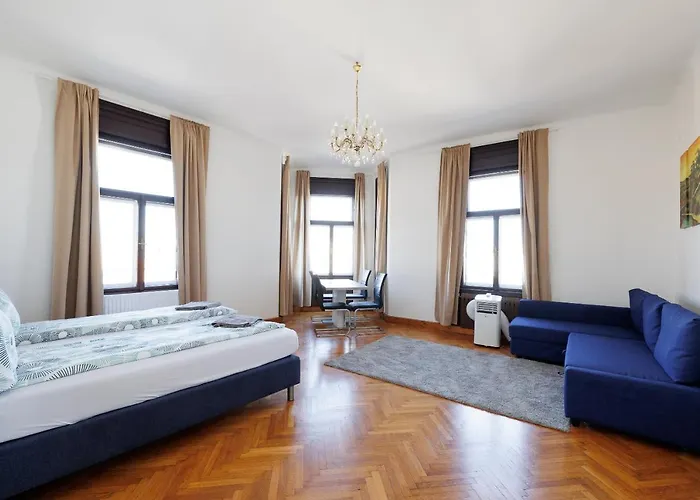 Central Apartment - Private Sauna